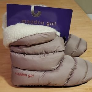Madden Girl Slippers